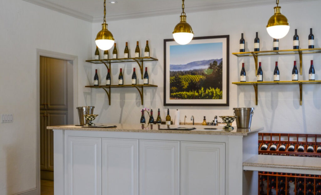 HartfordFamilyWineryTastingRoominHealdsburg2 1024x623