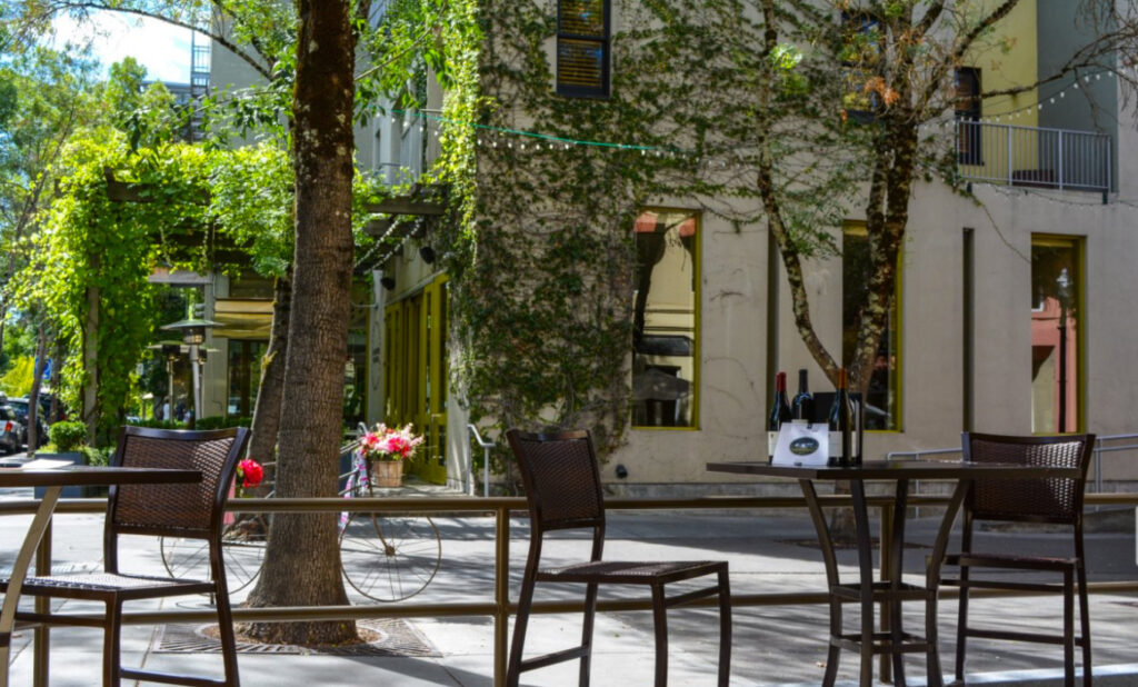 HartfordFamilyWineryTastingRoominHealdsburg8 1024x618